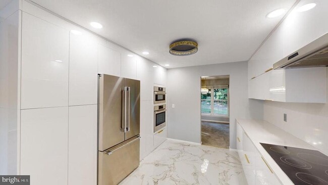 Building Photo - 202 Lakeside Loop