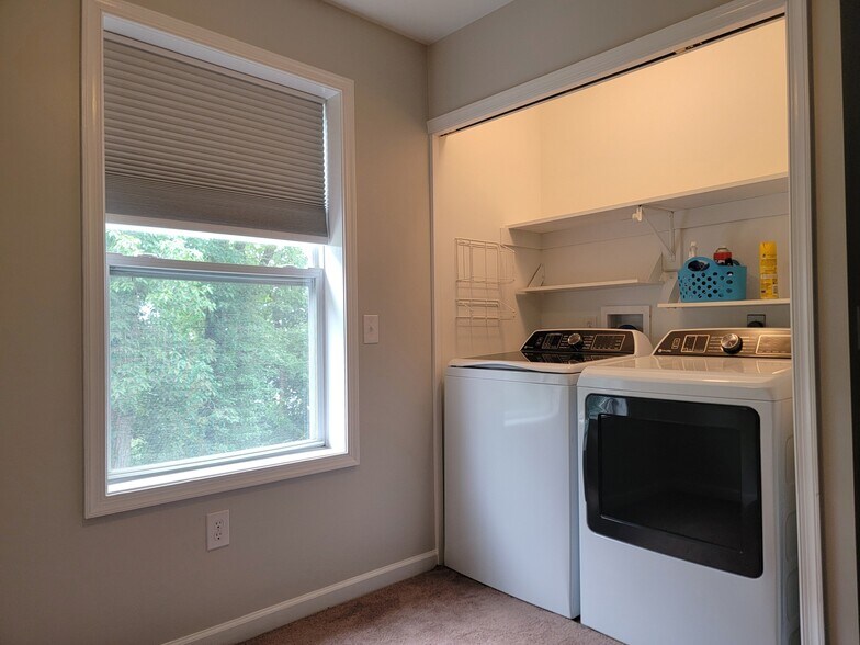Building Photo - 15 Westpointe Dr