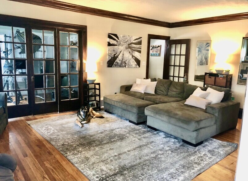 Building Photo - 1124 Summit Ave