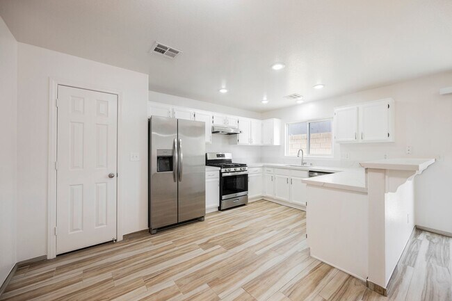 Building Photo - This Stunning 3 Bed, 2 ½ Bath Home Is A Ra...