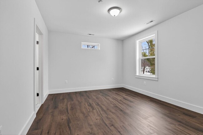 Building Photo - Spacious New Build in Quiet Silver Spring - Available Now