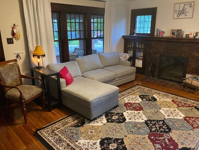Building Photo - Gorgeous home on North Washington Street
