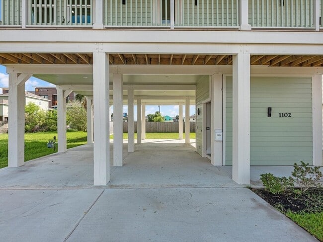 Building Photo - 1102 64th St