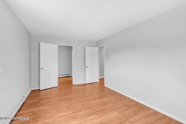 Building Photo - 830 Brookside Dr
