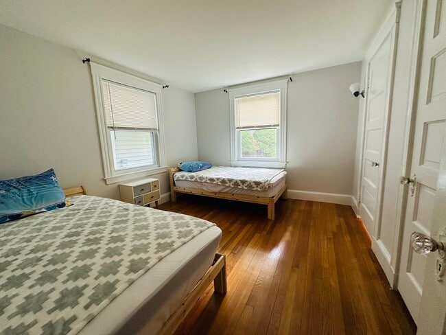 Building Photo - 20 Rockview Rd