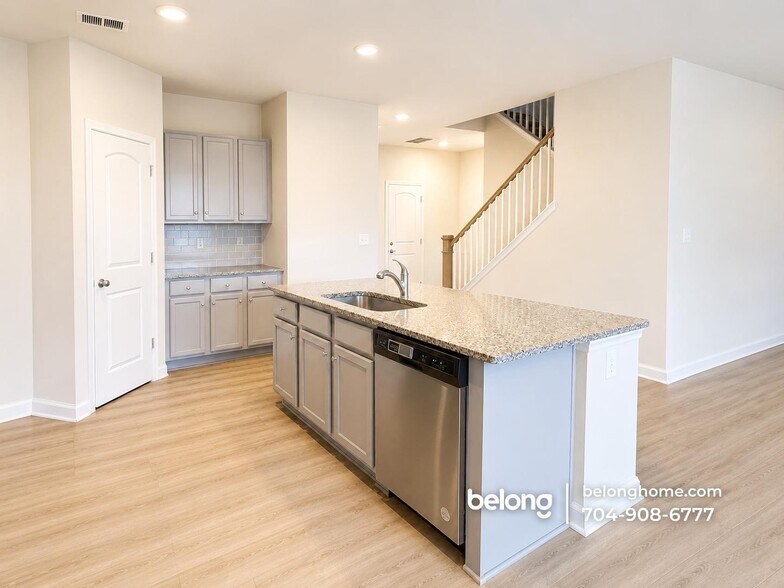 Building Photo - 7004 Maple Run Cir