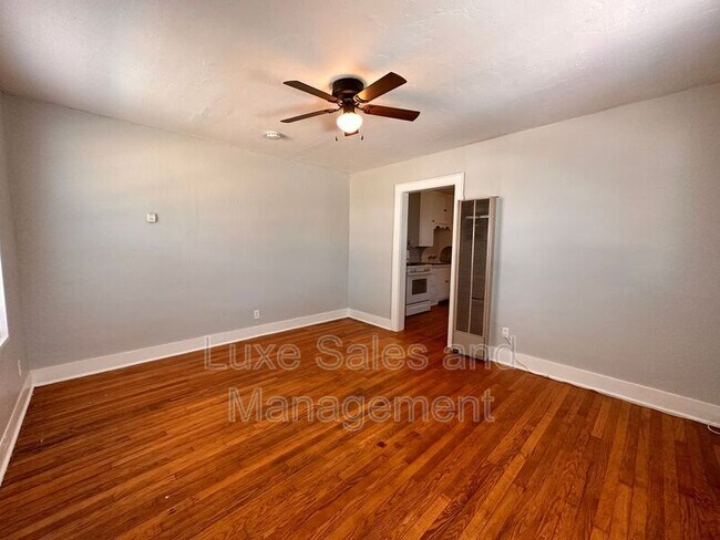 Building Photo - 503 N Baumann Ave