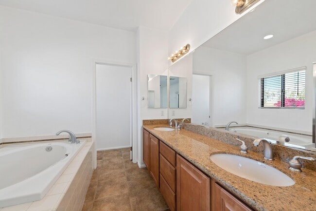 Building Photo - 30595 Sierra Pl