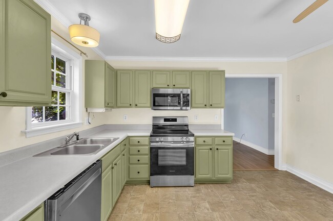 Building Photo - **Cute 3/2 Bungalow in Flaherty Farms**