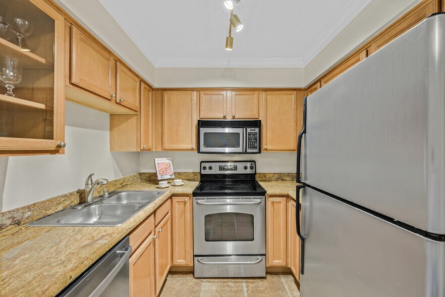 Building Photo - 160 Eastridge Dr