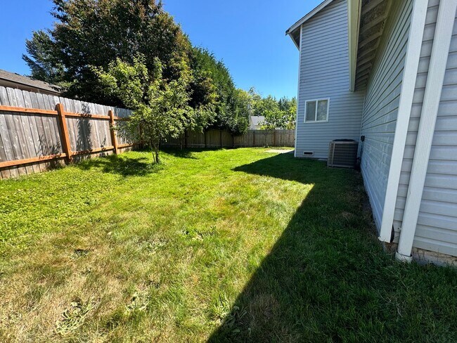 Building Photo - Fully updated 3 bed/2.5 bath home
