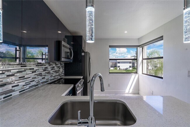 Building Photo - 1031 Adams Ave