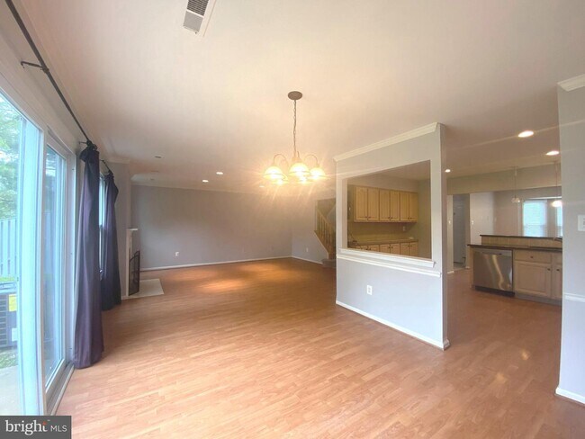 Building Photo - 14 Nathan Ct