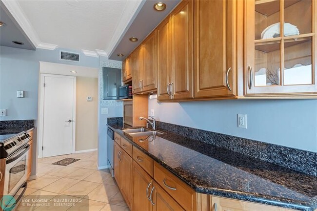 Building Photo - 2881 NE 33rd Ct