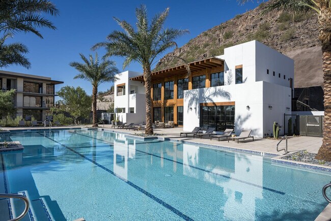 Building Photo - 4849 N Camelback Rdg Dr