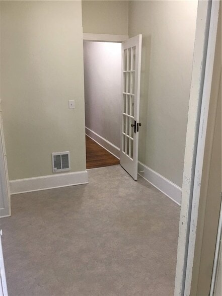 Building Photo - 168 Pine St