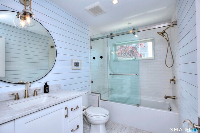 Building Photo - 26 Island Way