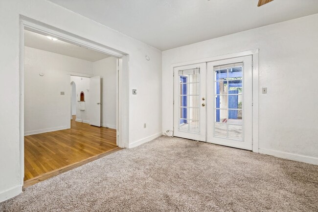 Building Photo - 2401