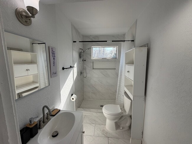 Building Photo - 2136 Ridgeway St