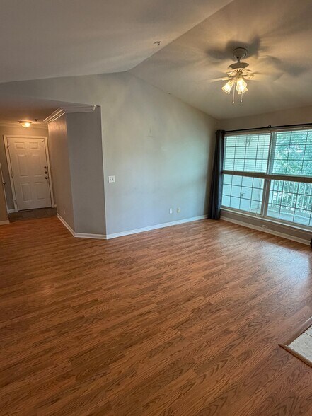 Building Photo - 700 Daniel Ellis Dr