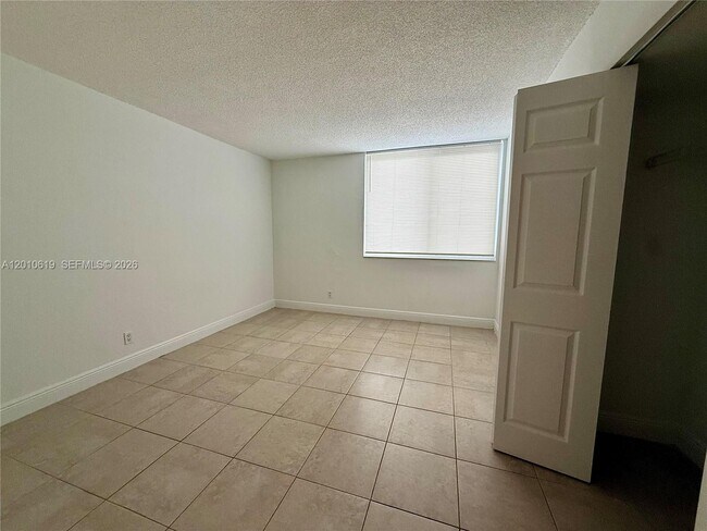 Building Photo - 9143 SW 77th Ave