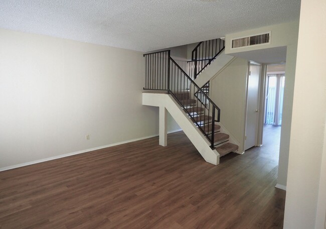 Building Photo - Amazing Austin 3 bedroom condo!