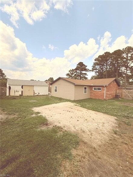 Building Photo - 3925 Galleon Dr