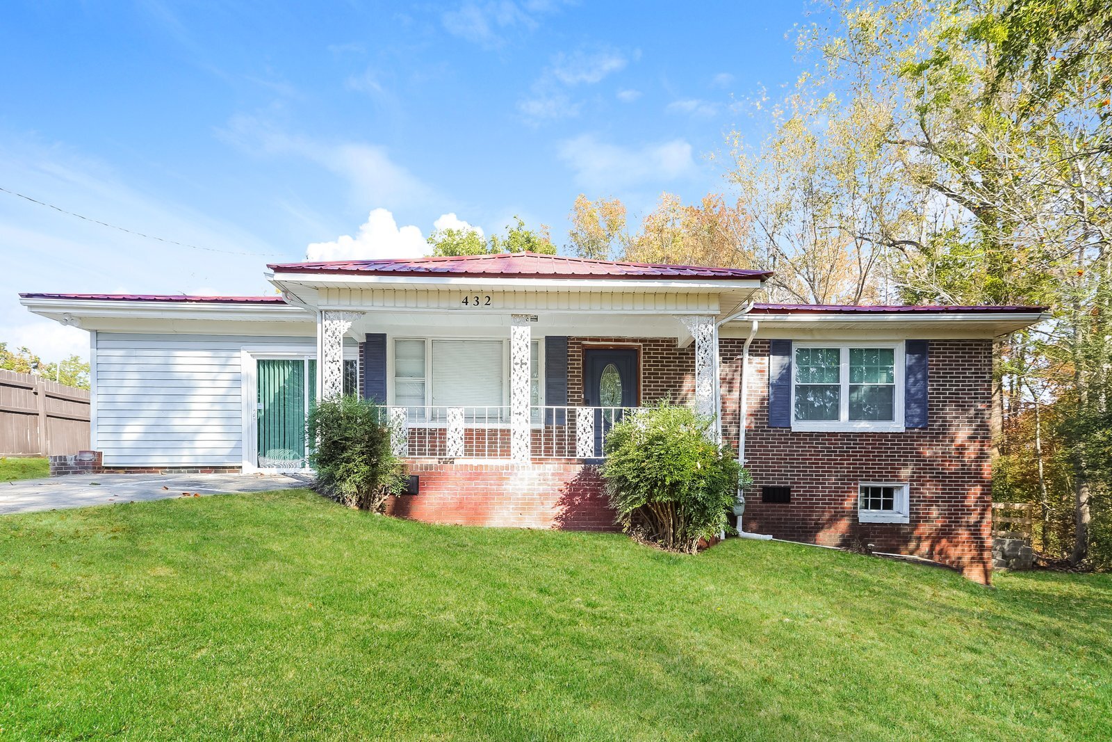 Building Photo - 432 6th Ave SW