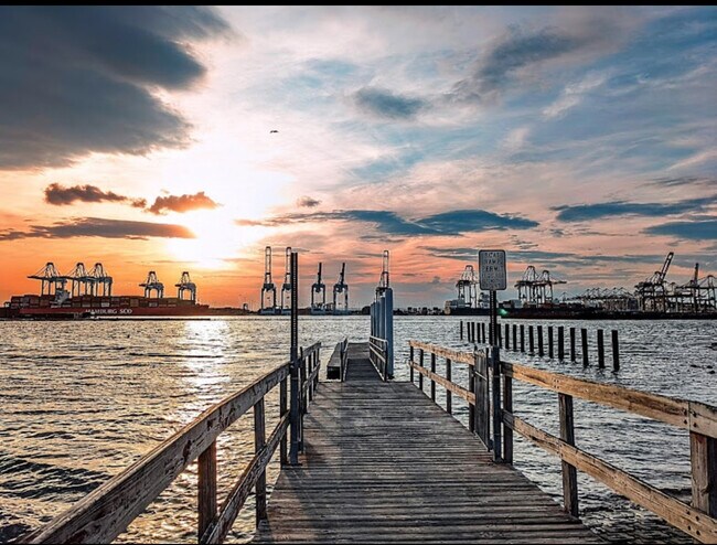 Building Photo - 84 W 14th St