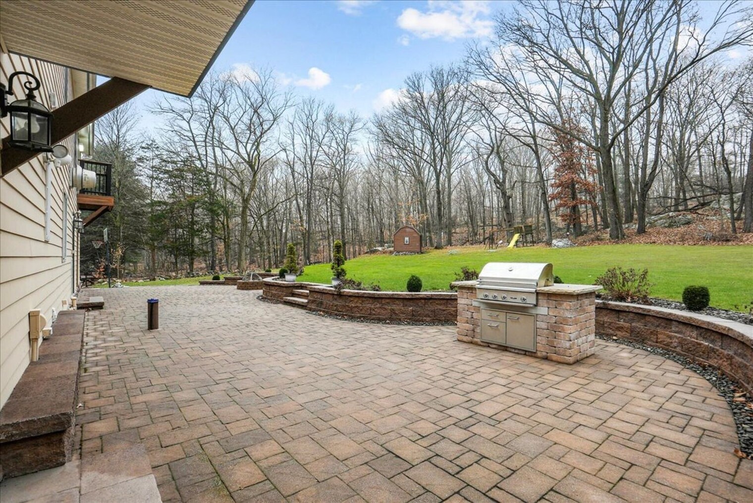 Building Photo - 338 Clove Rd