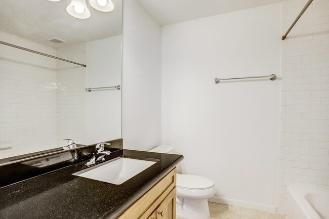 Building Photo - 415 Hawthorne St