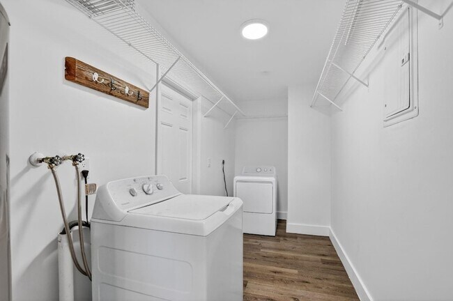 Building Photo - 291 NW 7th Ct