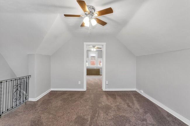 Building Photo - 5 bed 1.5 bath - Central Oakland, all upda...