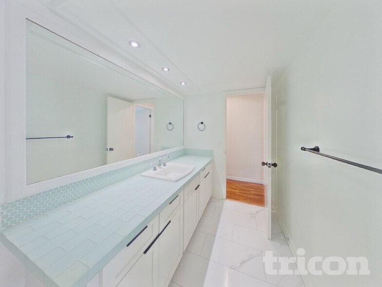 Building Photo - 1431 Croydon Dr