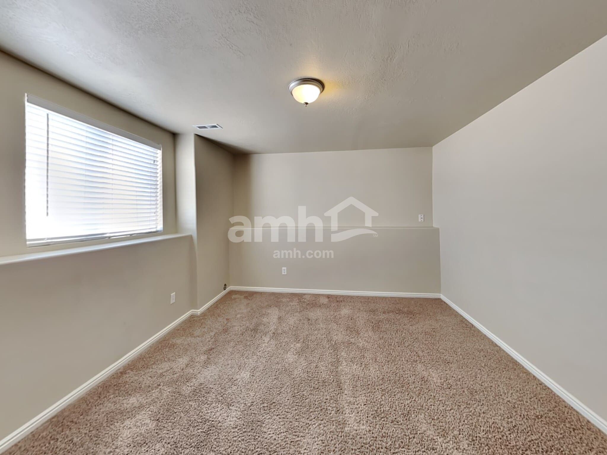 Building Photo - 2169 1520 N