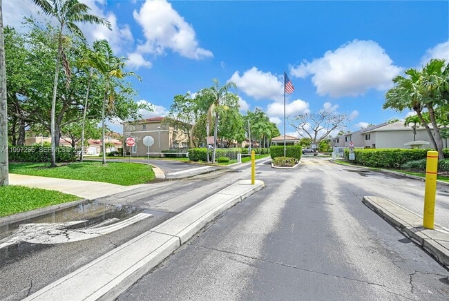 Building Photo - 4930 S University Dr