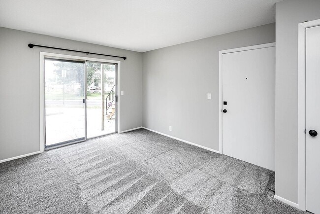 Building Photo - Ground-Floor 1-Bedroom with Walk-Out Patio