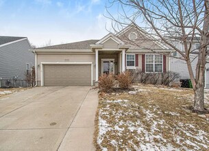 Building Photo - Spacious 4 Bedroom With Modern Comforts & ...
