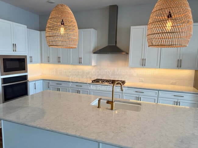 Building Photo - 10682 Aventura Dr