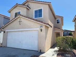 Building Photo - 4 Bedrooms, Den, and Loft