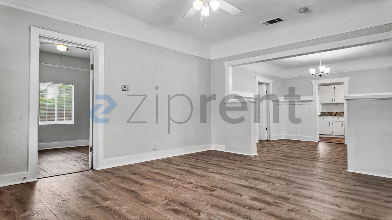 Building Photo - Unit