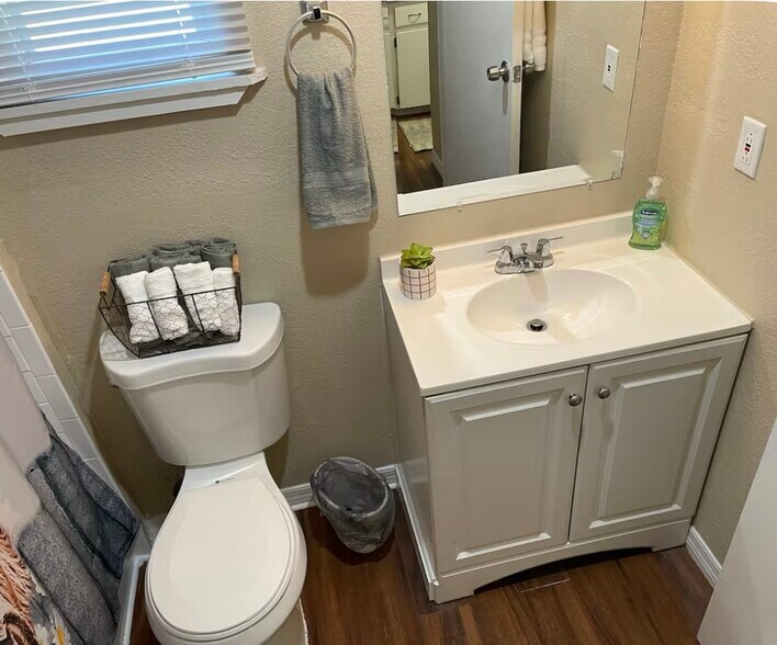 Building Photo - 2317 SW 2nd St