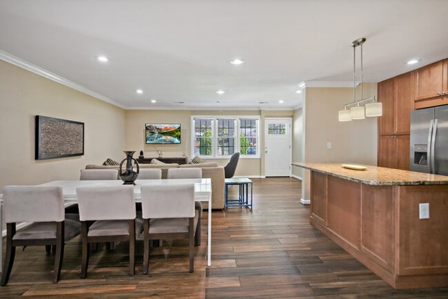 Building Photo - 7103 Highland St