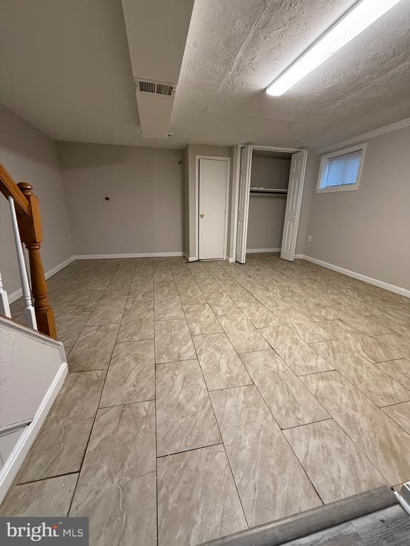 Building Photo - 5852 Mt Vernon Dr