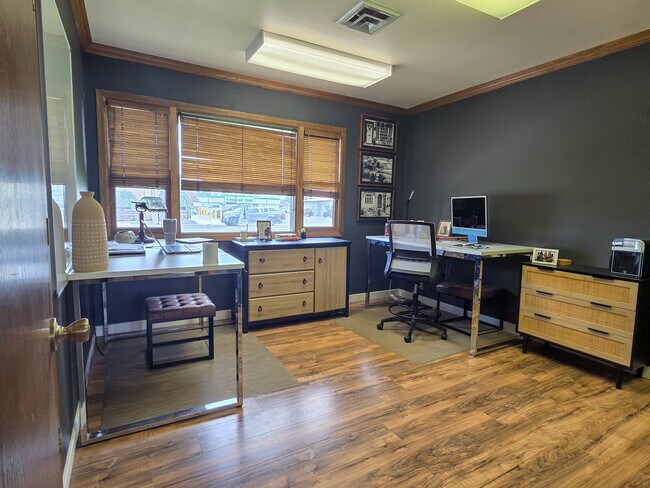 Building Photo - Overland Office