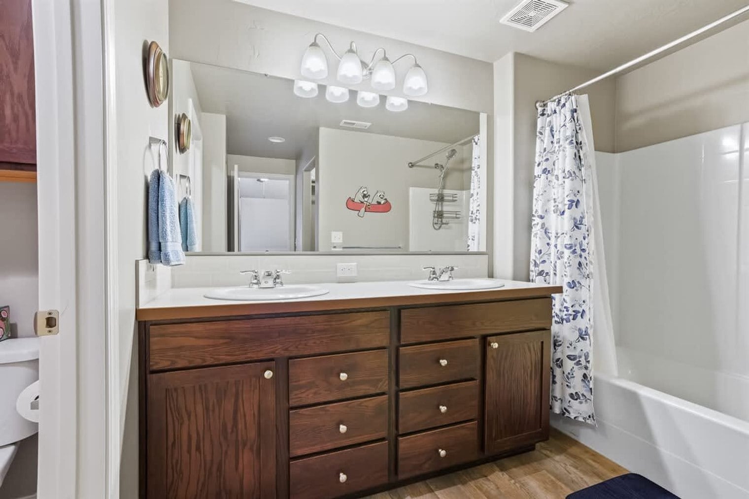 Building Photo - 218 Cliff Swallow Ave