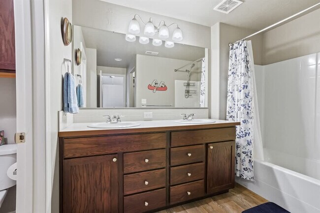 Building Photo - 218 Cliff Swallow Ave