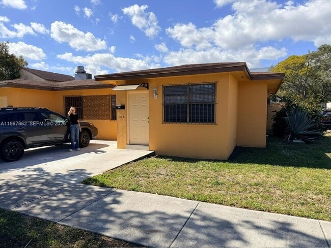 Building Photo - 1928 N 20th Ave