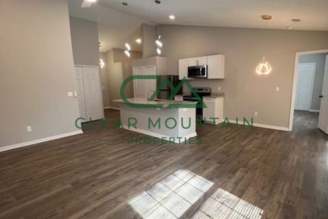 Building Photo - Beautifully Updated 4BR/2BA Home with Modern Finishes and Newly Built Dog Park!