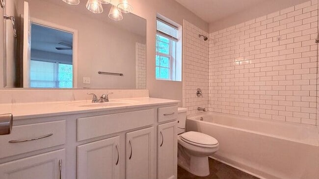 Building Photo - Venetian Hills Hidden Gem! 3 Bed - 2 Bath Near Fort McPherson, Available NOW!